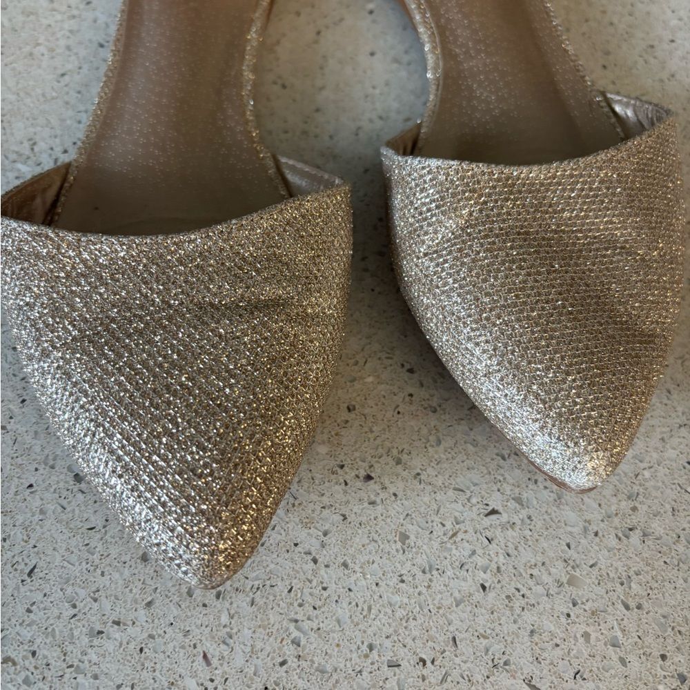 Elegant Gold Women's Ankle Strap Pointed Toe Flats - Picture 2 of 9